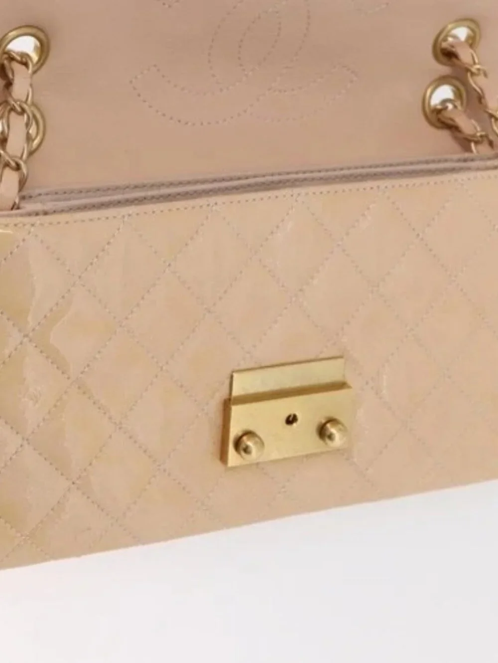 CHANEL Matelasse Chain Shoulder Bag Patent leather Beige Gold CC Auth 179868A